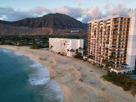 Turquoise water and white sand at Papaoneone Beach on Oahu's west side